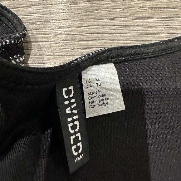 Brand New H&M long sleeve - Picture 4 of 7